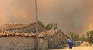Ya son más de 72.000 evacuados por incendios en España este 30 de julio: qué zonas están cortadas de luz