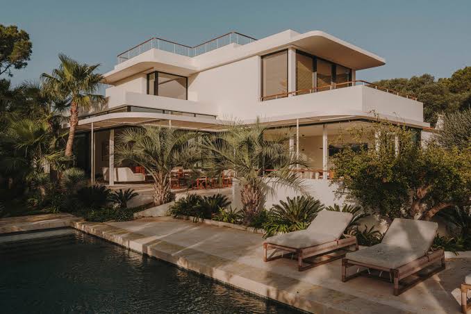 Cómo dejar tu casa antes de irte de vacaciones para no volver a una factura de luz brutal
